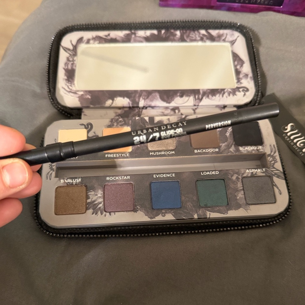 Urban Decay Smoked Palette - Picture 5 of 8